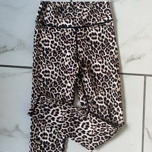 Zyia animal leopard print active streetwear leggings size 2 scrunch butt look